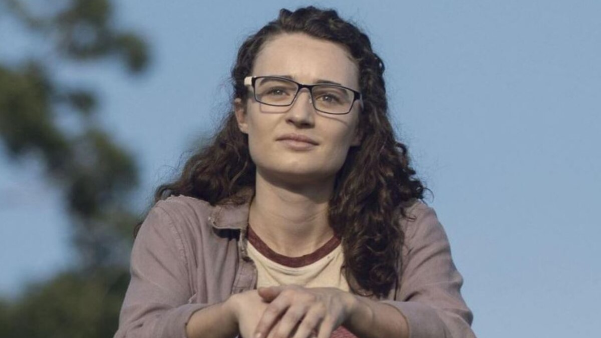 Actress Kelley Mack as Addy in AMC’s The Walking Dead Season 9, wearing Hilltop survivor gear.
