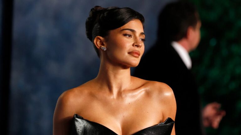 Kylie Jenner Legacy – from reality TV teen to global beauty mogul, showcasing her journey in celebrity entrepreneurship and digital-era brand building.