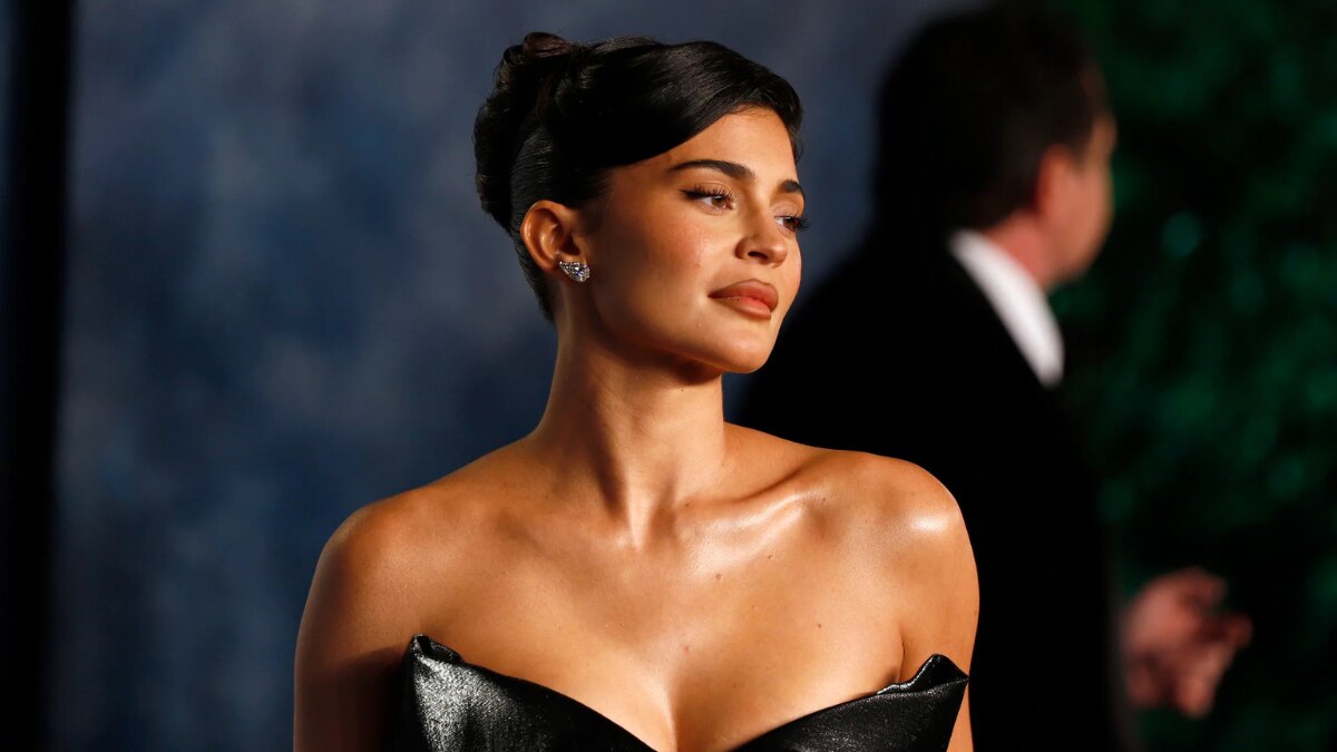 Kylie Jenner Legacy – from reality TV teen to global beauty mogul, showcasing her journey in celebrity entrepreneurship and digital-era brand building.