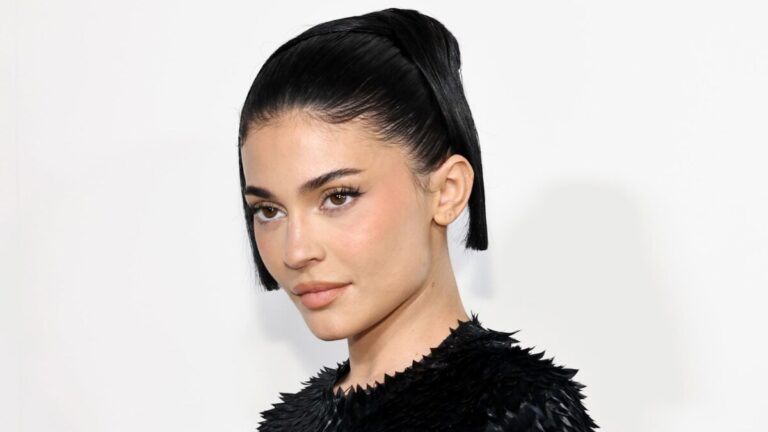 Kylie Jenner marketing strategy showcasing her use of social media, influencer branding, and product promotion to build a global beauty empire