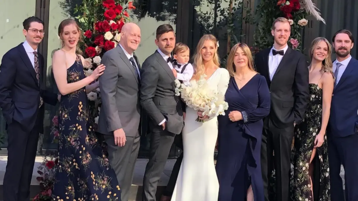 Erin Heatherton Family photo highlighting parents Mark and Laura Bubley
