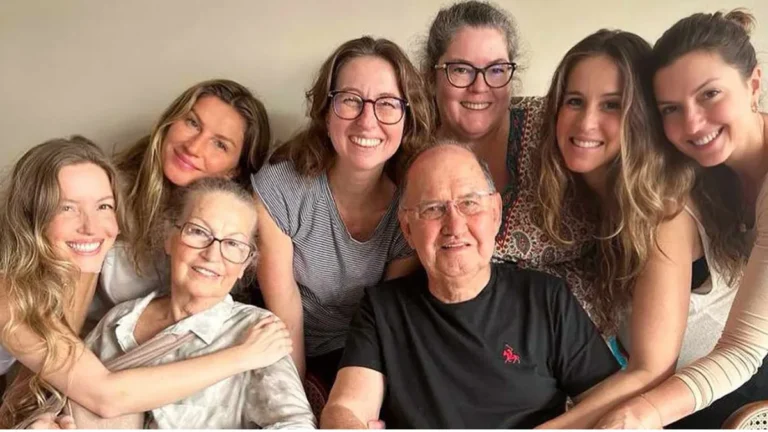 Gisele Bündchen Family – parents Valdir and Vânia with sisters Patricia, Raquel, Graziela, Gabriela, and Rafaela in Brazil