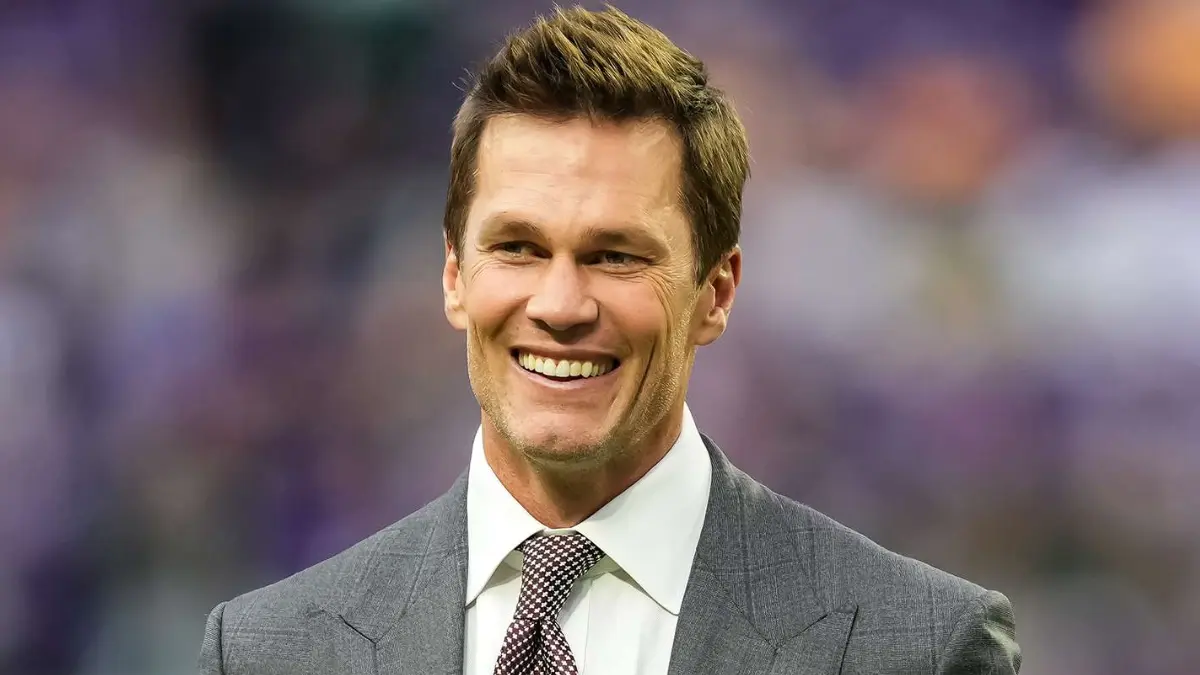 Tom Brady Biography – NFL quarterback career highlights, early life, net worth, and legacy with Patriots and Buccaneers