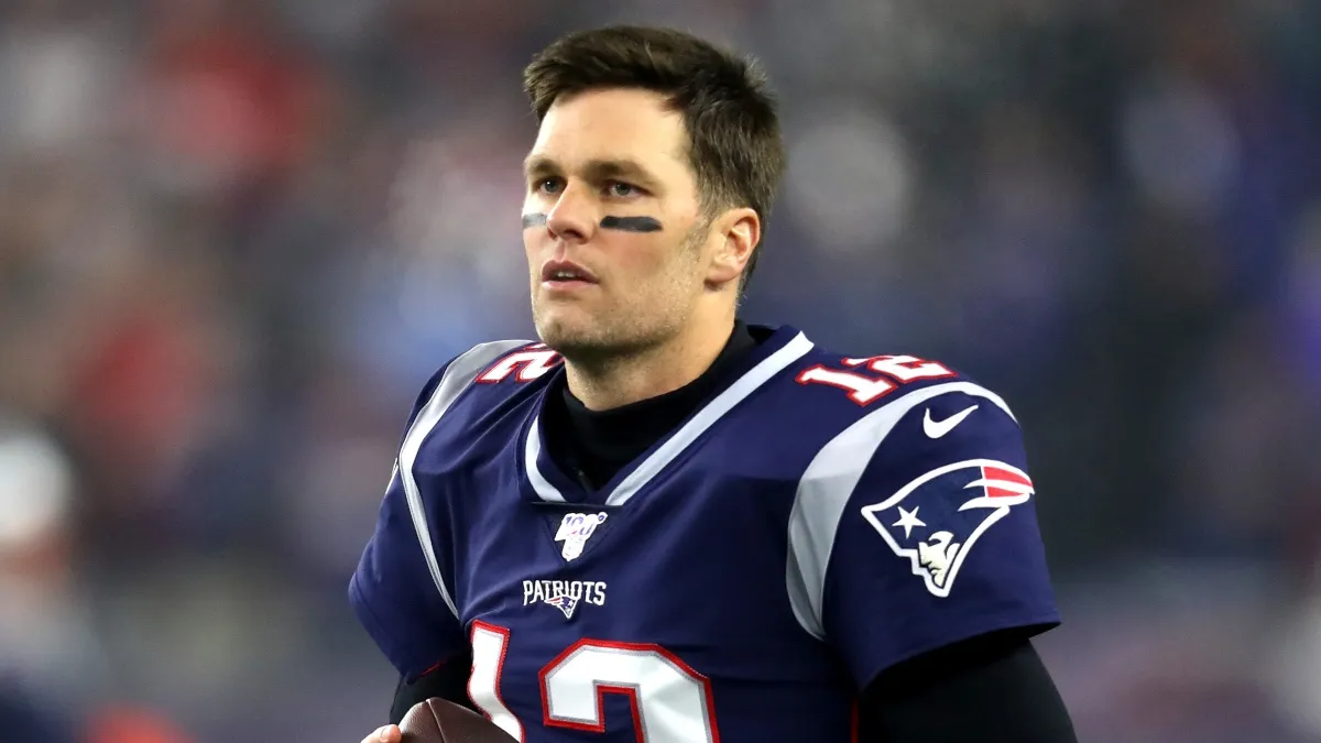 Tom Brady Facts – career highlights, jersey numbers, height, birthday, and quick trivia snapshot of the NFL legend