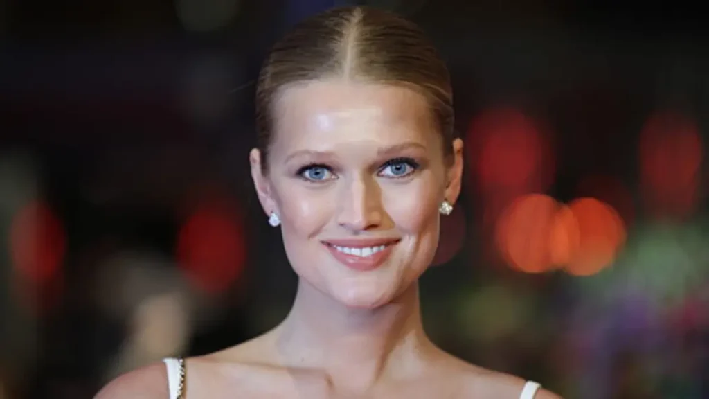 Toni Garrn receiving recognition at a fashion event, highlighting her career achievements and Toni Garrn awards in the modeling industry.