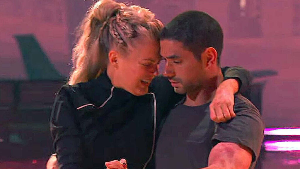 Elaine Hendrix Misses 'DWTS' Halloween Performance After Suffering Injury