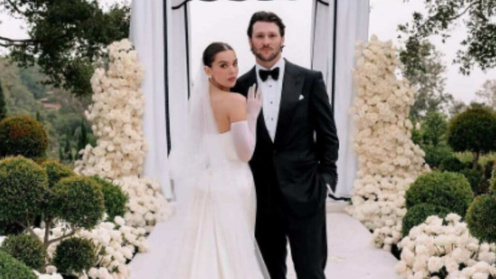 Josh Allen and Hailee Steinfeld